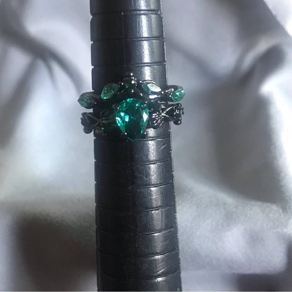 Emerald Teardrop Black Ring Set